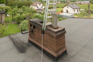 Porównanie materiałów używanych do montażu wkładów kominowych w starych kominach